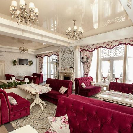 Mon Ami Hotel Ivano Frankivsk Bagian luar foto