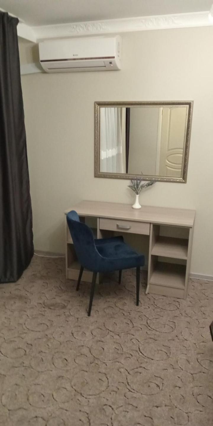 Mon Ami Hotel Ivano Frankivsk Bagian luar foto