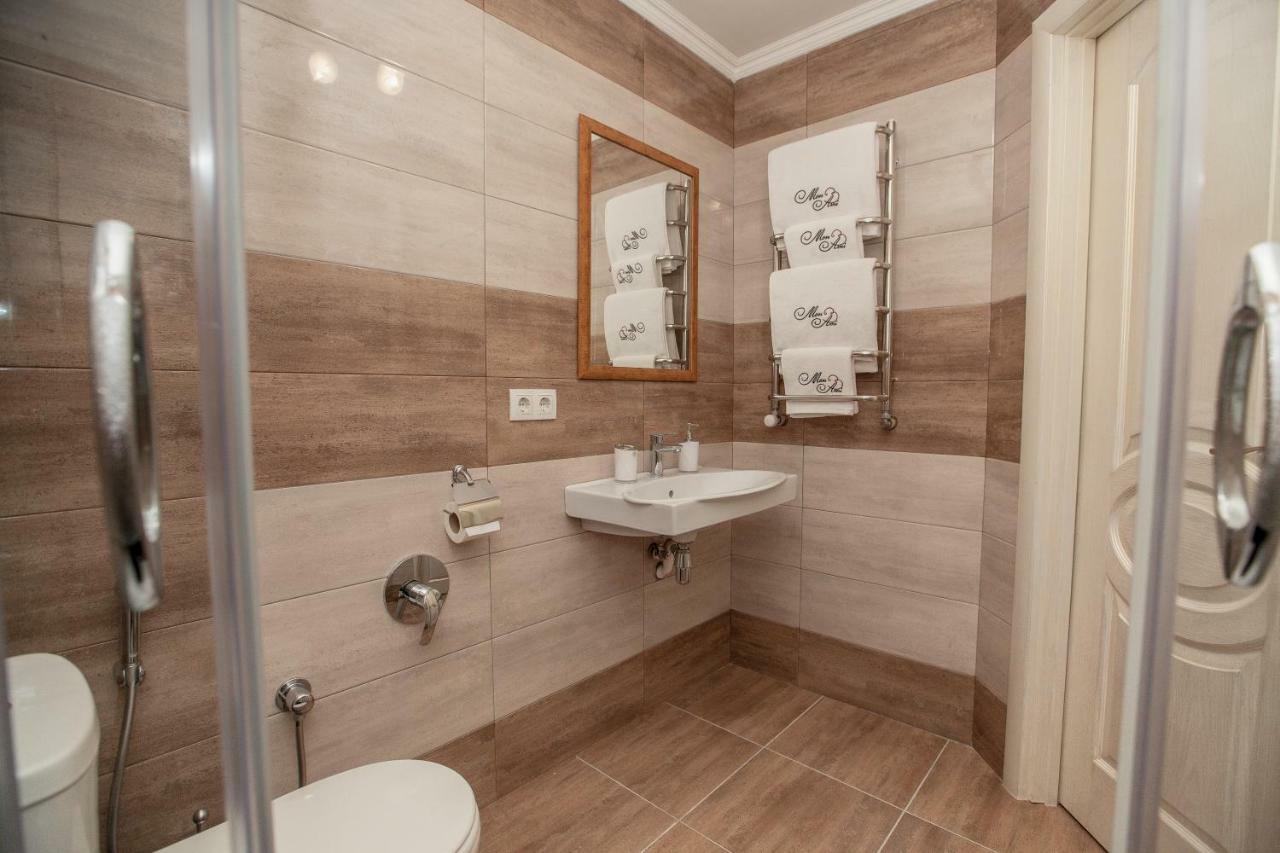 Mon Ami Hotel Ivano Frankivsk Bagian luar foto
