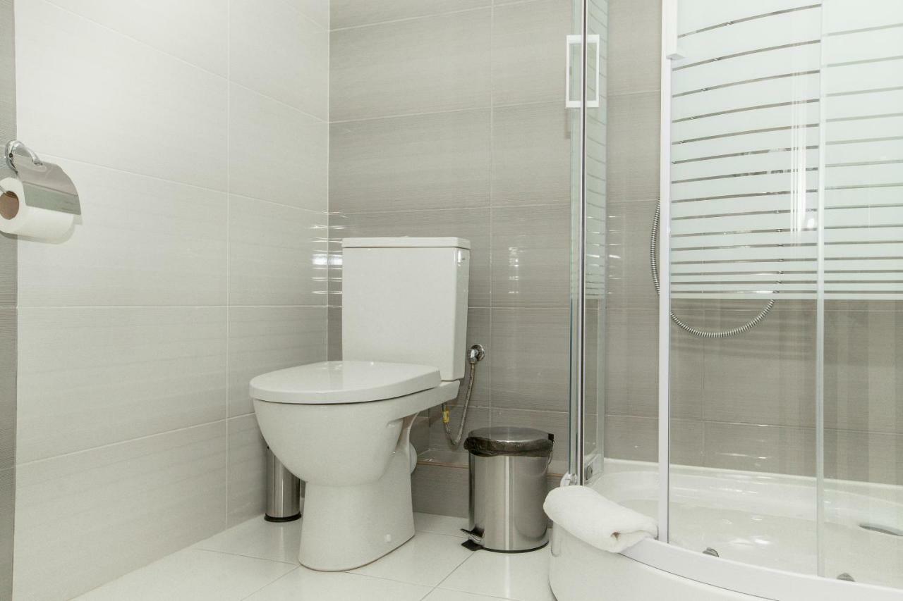 Mon Ami Hotel Ivano Frankivsk Bagian luar foto