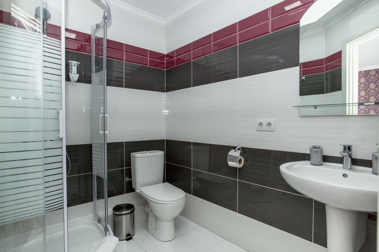 Mon Ami Hotel Ivano Frankivsk Bagian luar foto