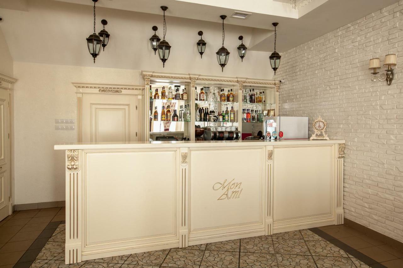 Mon Ami Hotel Ivano Frankivsk Bagian luar foto