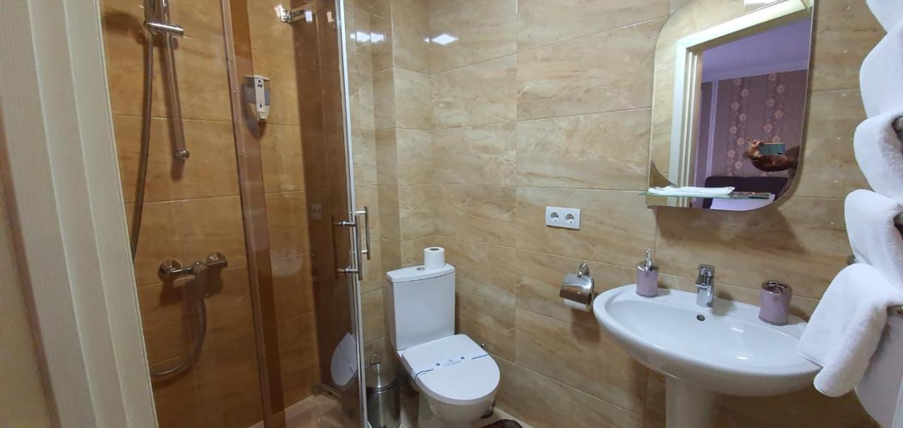Mon Ami Hotel Ivano Frankivsk Bagian luar foto